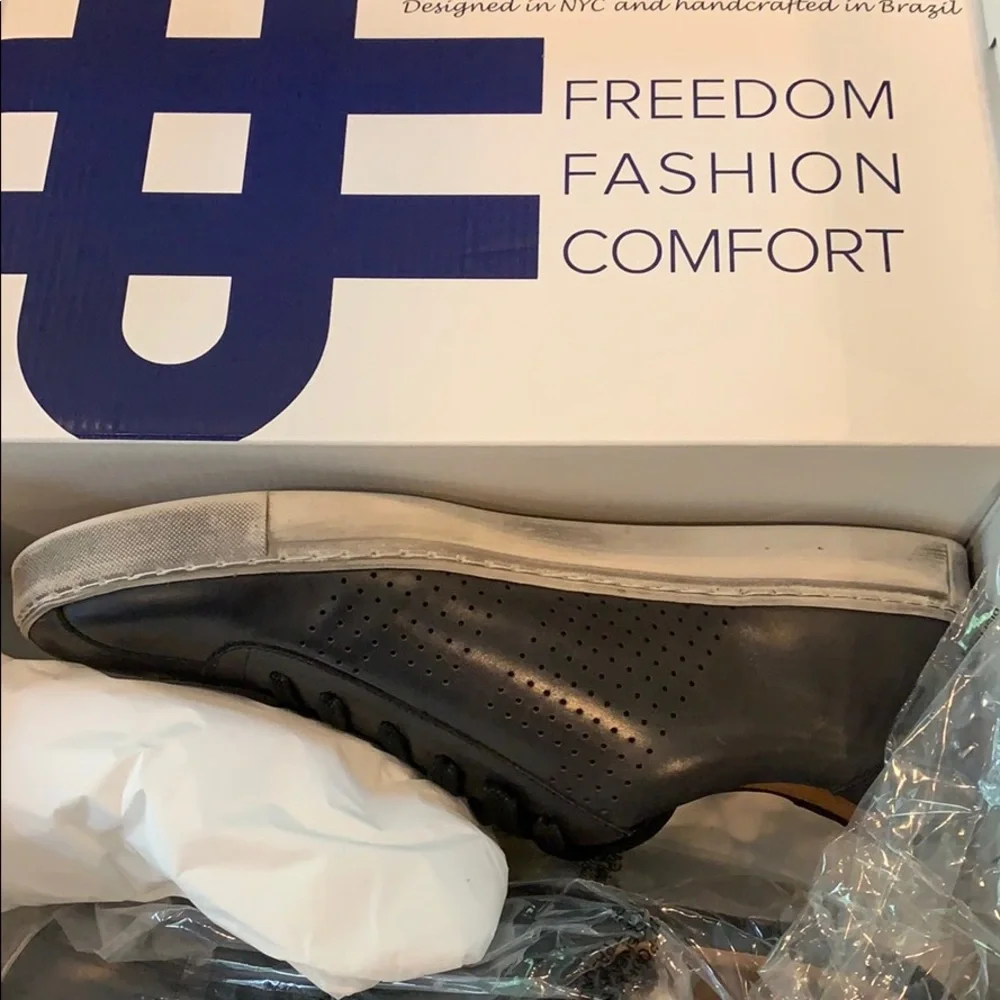 NWB Brothers United Perforated Detail Sneakers 8.5 - Picture 8 of 8